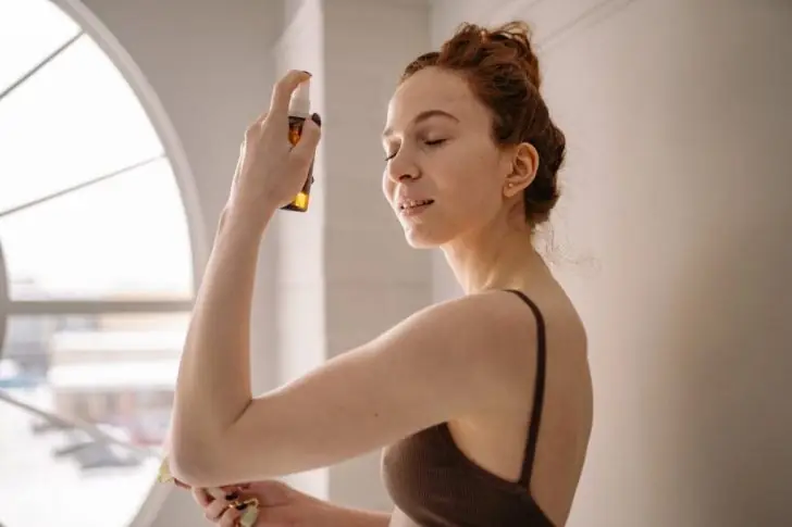 Benefits of hypochlorous acid for skin health.