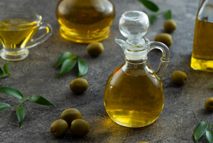 Healthy foods for kidney health - olive oil.